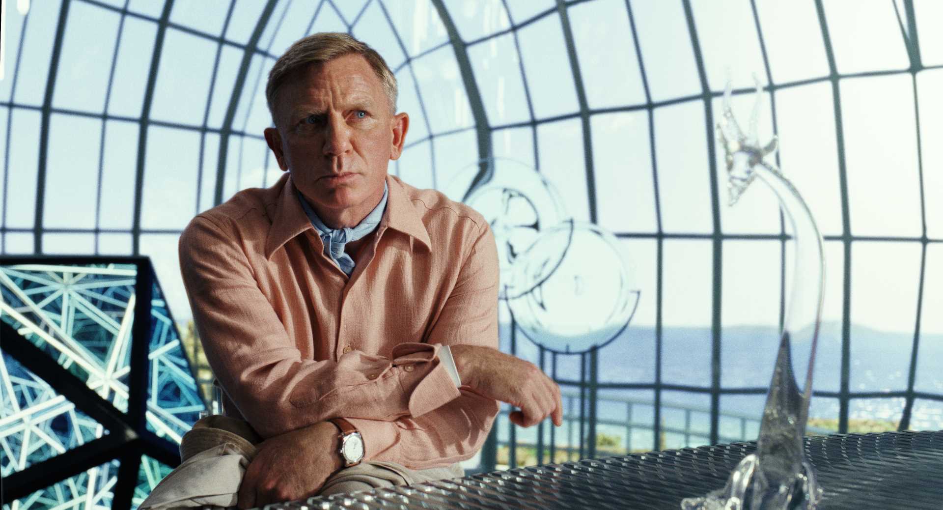 Glass Onion Interviews: Daniel Craig & Rian Johnson