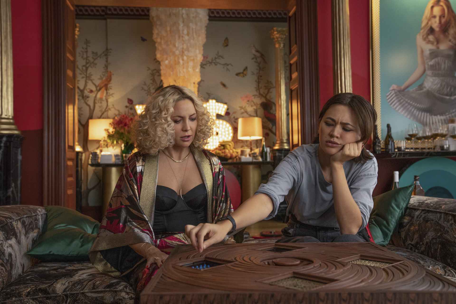 Glass Onion Interviews: Kate Hudson, Jessica Henwick, and Madelyn Cline